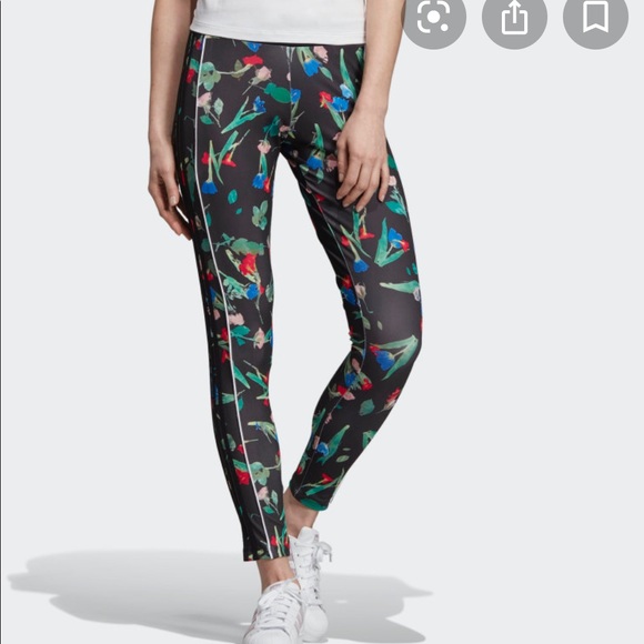 Adidas Bundle Bellista floral croptop&joggers SALE - Picture 5 of 9